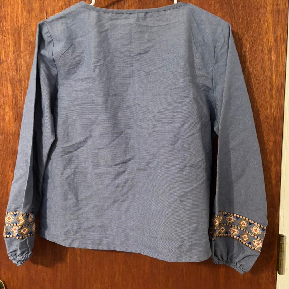 Rebellion Again Women's Top Size Large - Picture 3 of 3